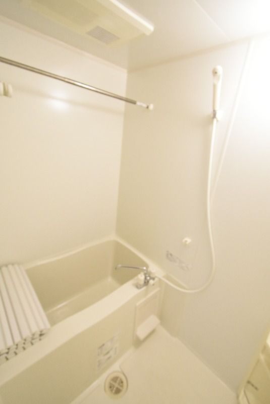 ��ʌ��������܎s�k�捡�H���̃A�p�[�g�̃o�X