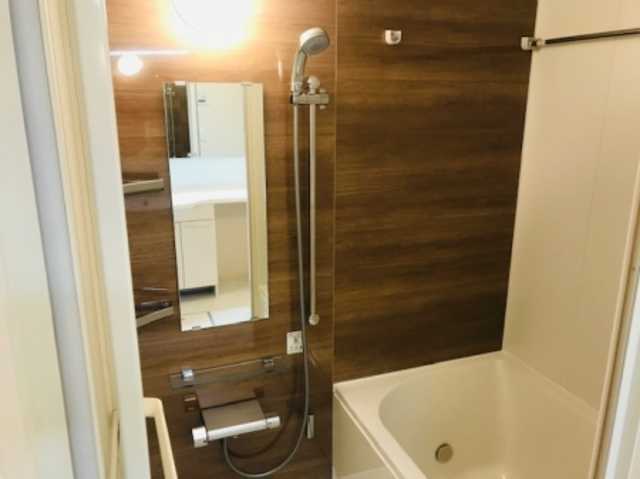 ��ʌ�����s�΋u�P���ڂ̃A�p�[�g�̃o�X