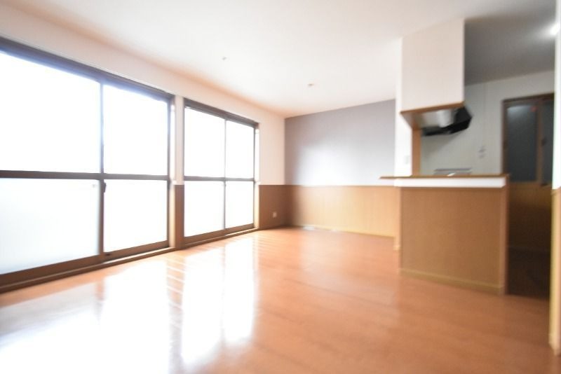 ��ʌ��������܎s���撆���Q���ڂ̃A�p�[�g�̋��ԁE���r���O