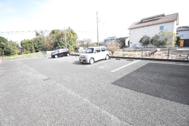 ��ʌ��������܎s��{��O���S���ڂ̃A�p�[�g�̒��ԏ�