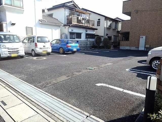 ��ʌ��z�J�s�ԎR���R���ڂ̃}���V�����̒��ԏ�