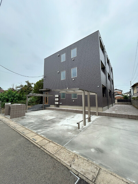 ��ʌ�����s�厚��̃A�p�[�g�̌����O��