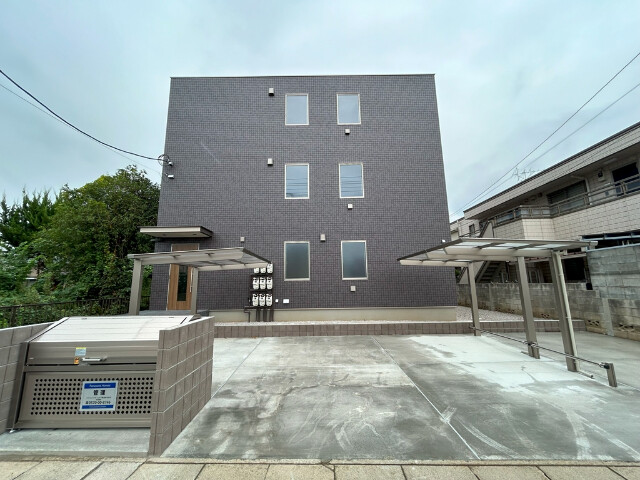 ��ʌ�����s�厚��̃A�p�[�g�̌����O��