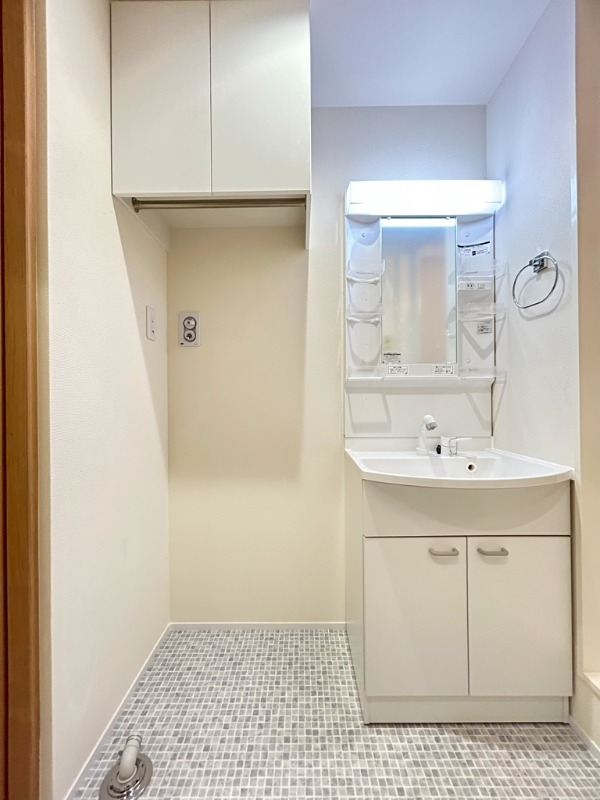 ��ʌ�����s�厚��̃A�p�[�g�̐��ʏ�