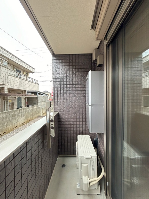 ��ʌ�����s�厚��̃A�p�[�g�̃o���R�j�[