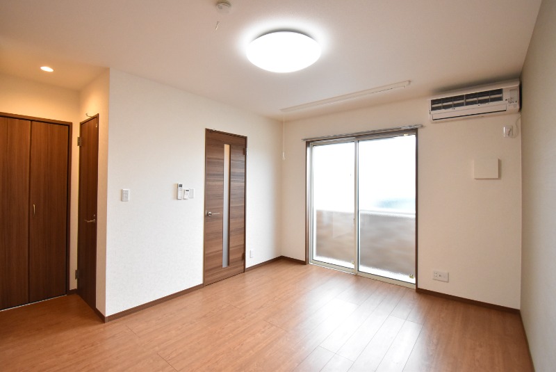 ��ʌ�����s�厚���s�����̃A�p�[�g�̋����E���r���O