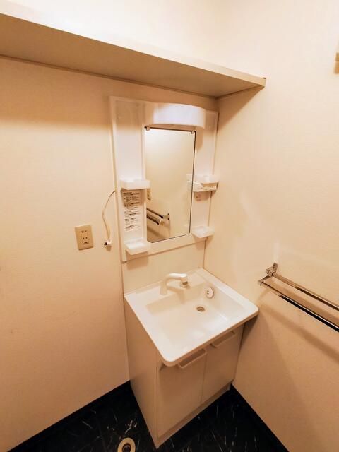 ��ʌ��������܎s������x�蒬�̃A�p�[�g�̐��ʏ�