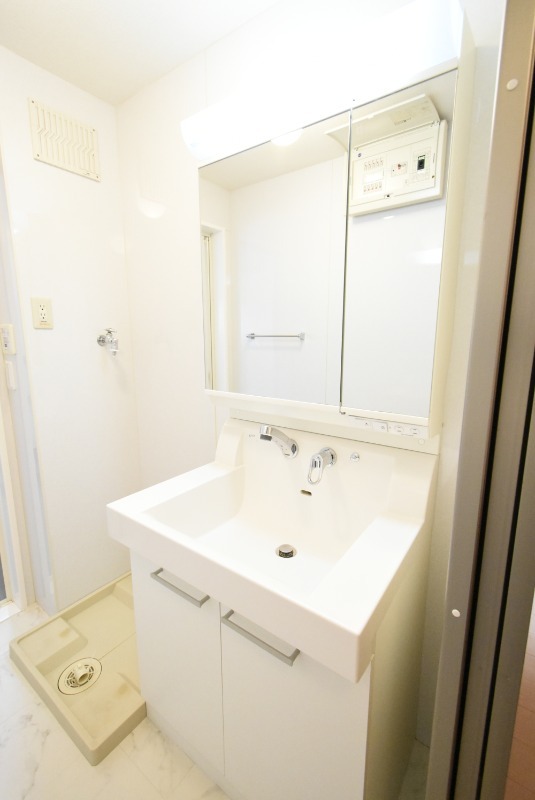 ��ʌ�����s�厚�����̃A�p�[�g�̐��ʏ�