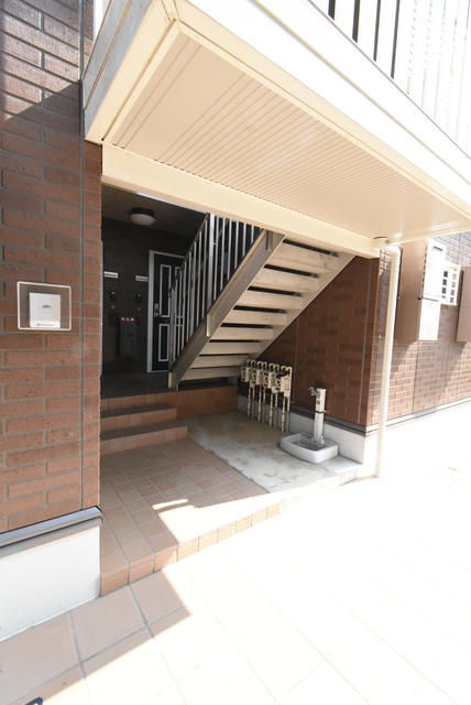 ��ʌ�����s�厚�����̃A�p�[�g�̃G���g�����X