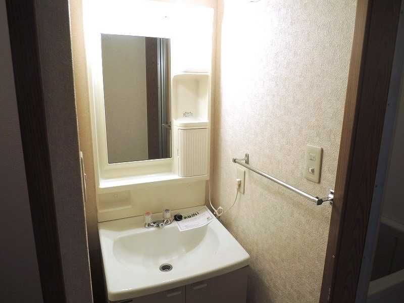 ��ʌ��k�����S�ɓޒ������S���ڂ̃A�p�[�g�̐��ʏ�