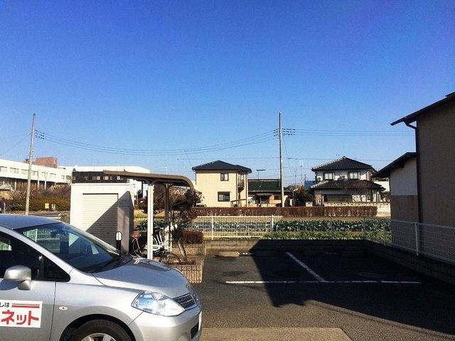 ��ʌ��k�����S�ɓޒ������S���ڂ̃A�p�[�g�̒��ԏ�