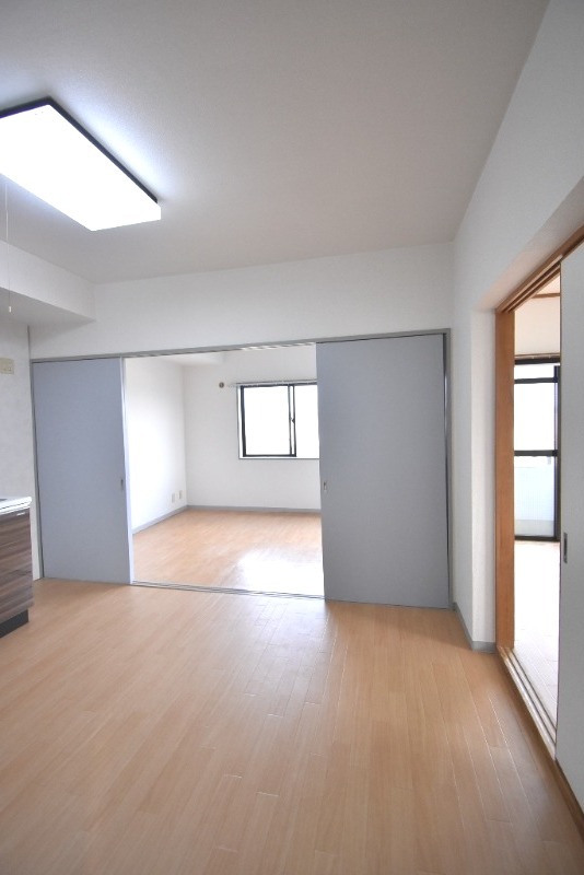 ��ʌ��������܎s��{��x�̓����Q���ڂ̃}���V�����̋��ԁE���r���O