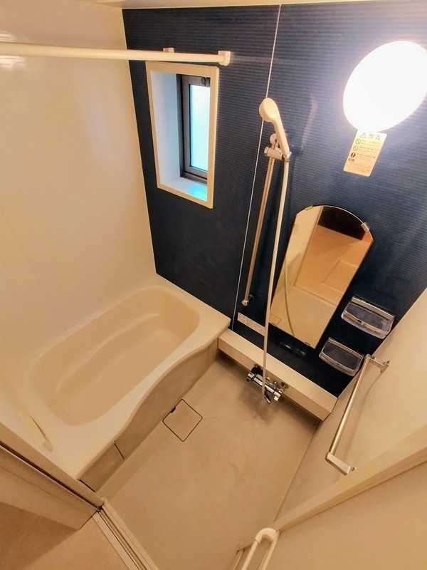 ��ʌ��������܎s������{�����Q���ڂ̃e���X�n�E�X�̃o�X