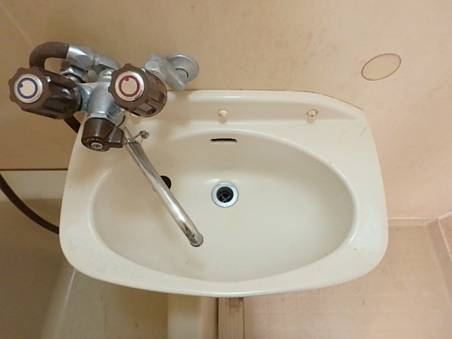 ��ʌ��������܎s�k����i���Q���ڂ̃A�p�[�g�̐��ʏ�