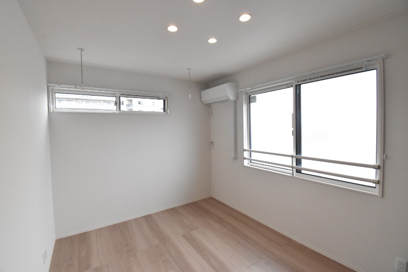 ��ʌ��z�J�s��z�J�P���ڂ̃A�p�[�g�̂��̑������E�X�y�[�X