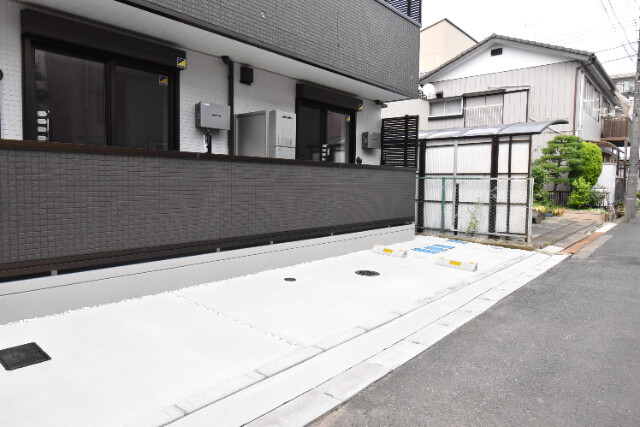 ��ʌ��z�J�s��z�J�P���ڂ̃A�p�[�g�̒��ԏ�