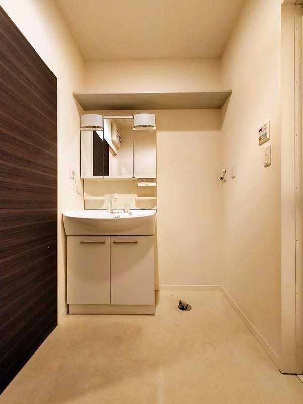 ��ʌ��������܎s������{�����Q���ڂ̃e���X�n�E�X�̐��ʏ�