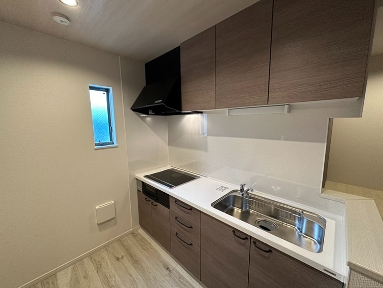 ��ʌ��������܎s��΋�钬�P���ڂ̃^�E���n�E�X�̃L�b�`��