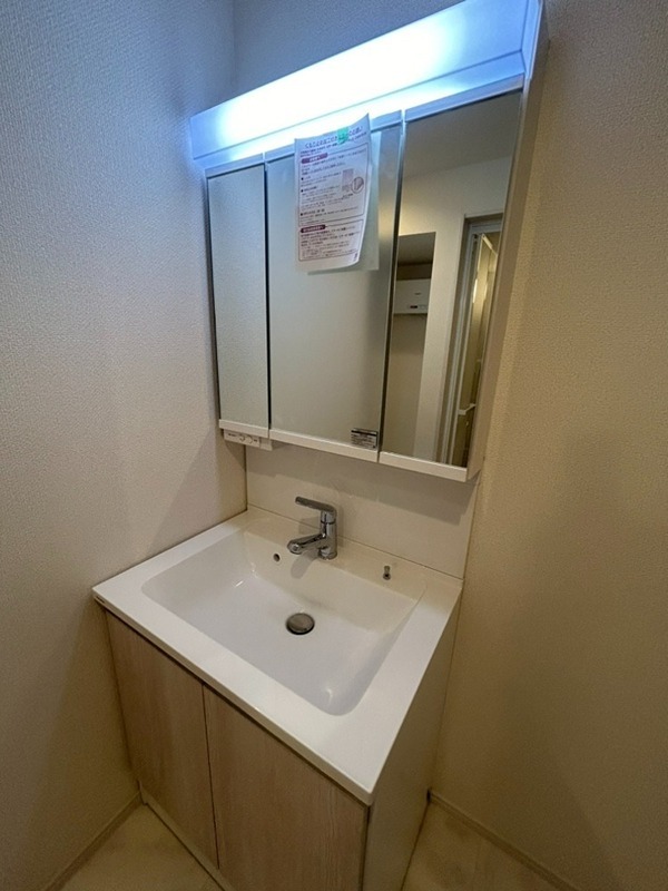 ��ʌ��������܎s��΋�钬�P���ڂ̃^�E���n�E�X�̐��ʏ�