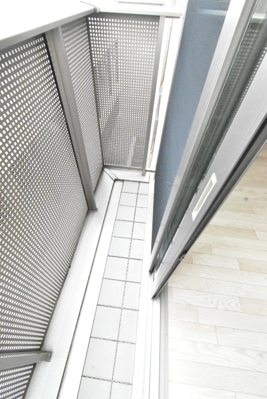 ��ʌ�����s������S���ڂ̃A�p�[�g�̃o���R�j�[