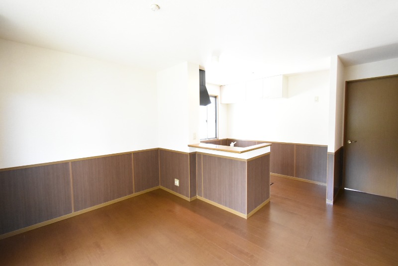 ��ʌ��������܎s����厚���V�n�̃A�p�[�g�̋��ԁE���r���O