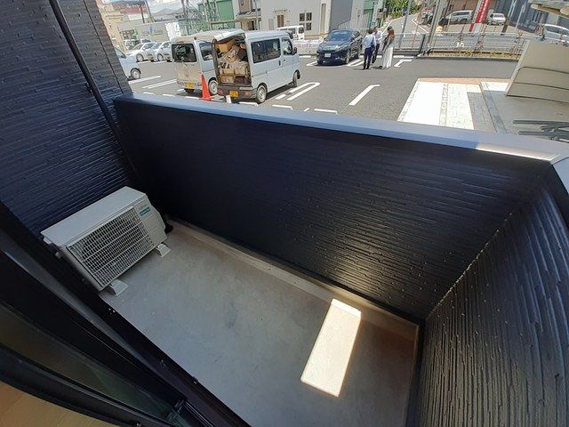 ��ʌ�����s�厚���s�g���̃A�p�[�g�̃o���R�j�[