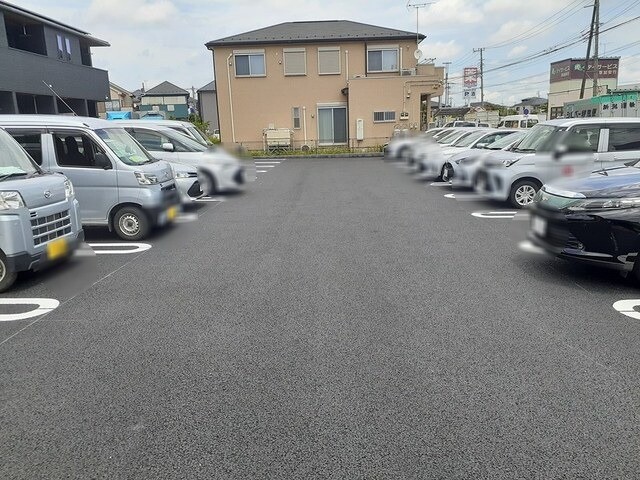 ��ʌ�����s�厚���s�g���̃A�p�[�g�̒��ԏ�