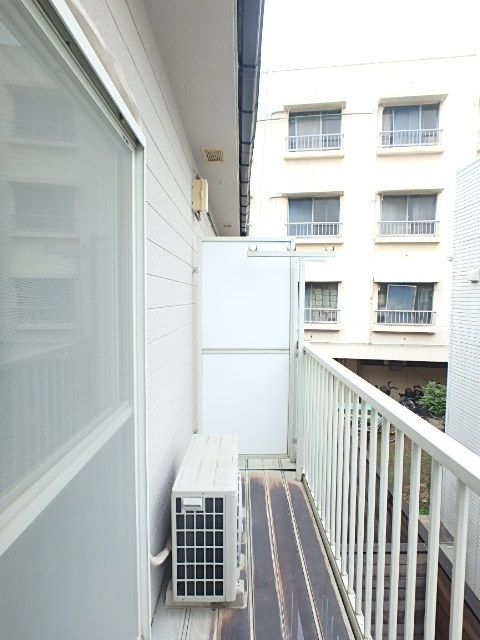 ��ʌ��������܎s��{����\���P���ڂ̃A�p�[�g�̃o���R�j�[