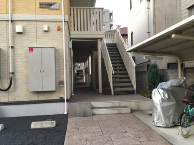 ��ʌ�����s�����P���ڂ̃A�p�[�g�̃G���g�����X