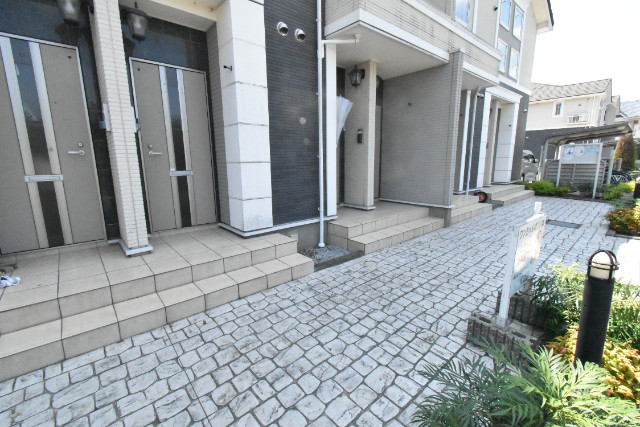 ��ʌ��z�J�s�{�{���Q���ڂ̃A�p�[�g�̃G���g�����X