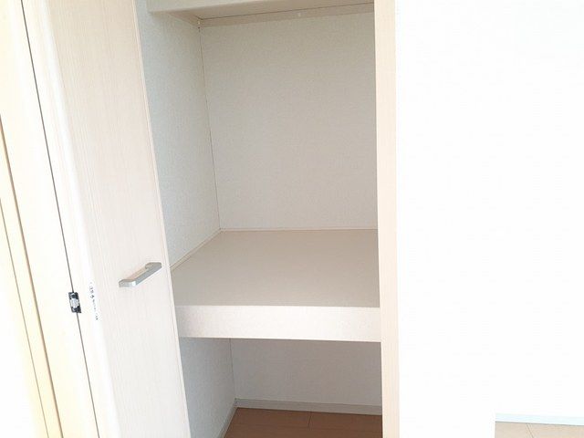 ��ʌ������s�����S���ڂ̃A�p�[�g�̂��̑��ݔ�