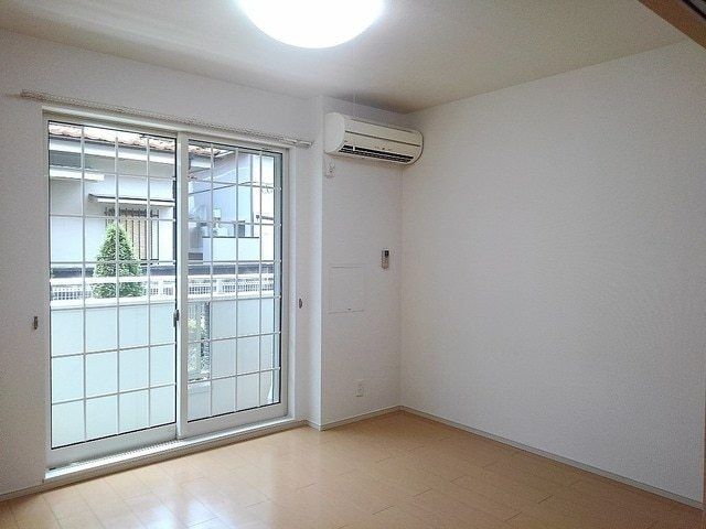 ��ʌ��z�J�s�{�{���Q���ڂ̃A�p�[�g�̂��̑������E�X�y�[�X