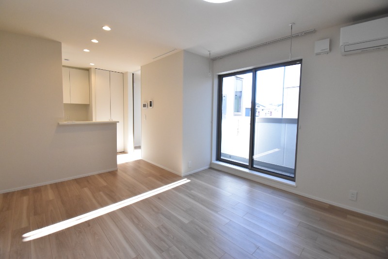 ��ʌ��z�J�s���]���Q���ڂ̃}���V�����̋��ԁE���r���O