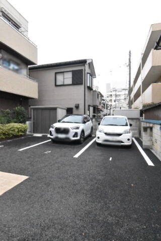 ��ʌ��������܎s�k�擌�听���P���ڂ̃A�p�[�g�̒��ԏ�