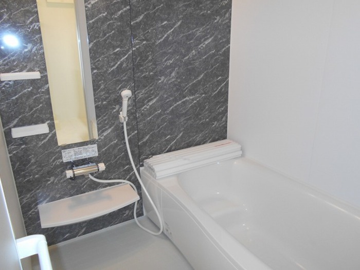 ��ʌ��������܎s�΋�厚�O���̃A�p�[�g�̃o�X