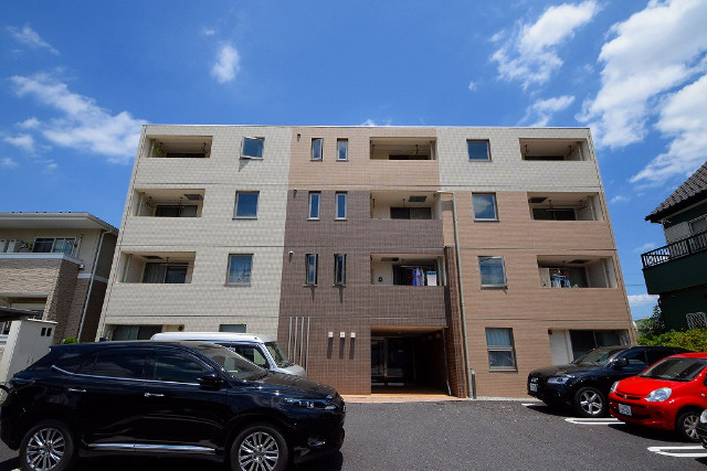 ��ʌ�����s�˒˓��R���ڂ̃}���V�����̌����O��