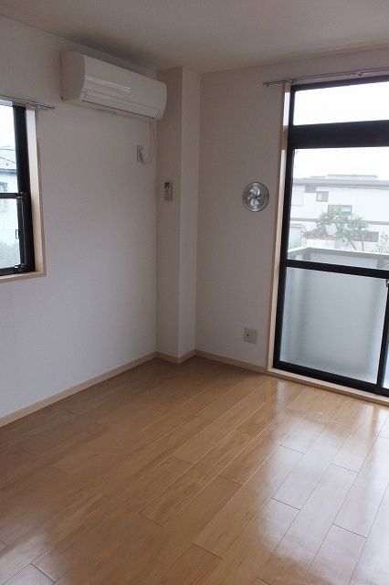 ��ʌ��@�c�s�Β��R���ڂ̃}���V�����̋��ԁE���r���O