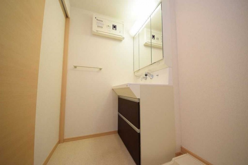 ��ʌ�����s�˒˓��R���ڂ̃}���V�����̐��ʏ�