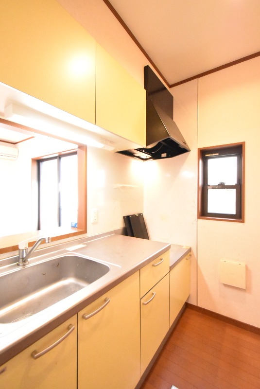 ��ʌ��������܎s�΋�{�{�P���ڂ̃e���X�n�E�X�̃L�b�`��