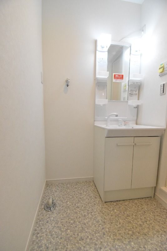 ��ʌ��������܎s�΋�厚�ԋ{�̃A�p�[�g�̐��ʏ�