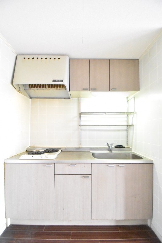 ��ʌ��������܎s�k����i���Q���ڂ̃A�p�[�g�̃L�b�`��