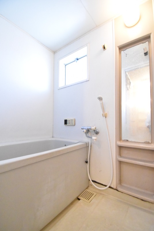 ��ʌ��������܎s�k����i���Q���ڂ̃A�p�[�g�̐��ʏ�