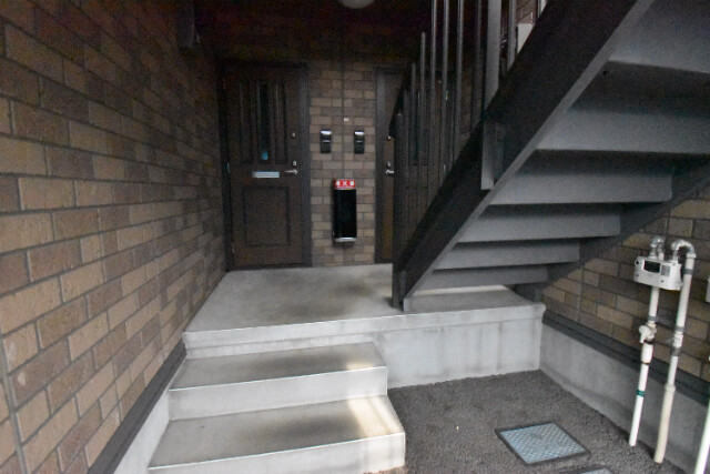 ��ʌ�����s���ԂP���ڂ̃A�p�[�g�̃G���g�����X