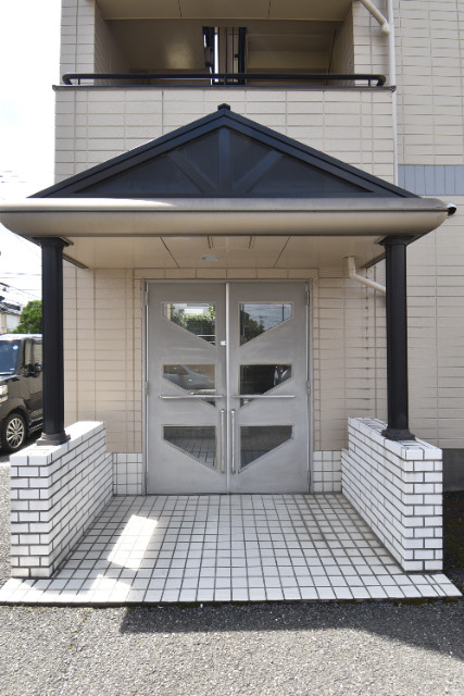 ��ʌ��������܎s�k����i���Q���ڂ̃A�p�[�g�̃G���g�����X