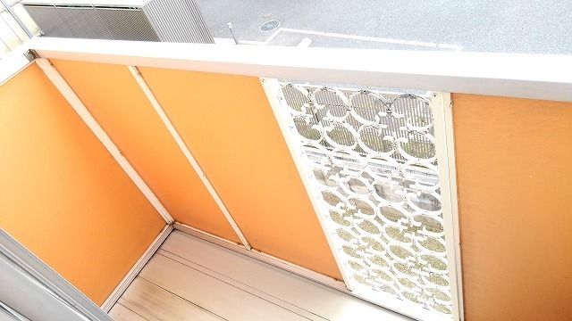 ��ʌ������s�����̃A�p�[�g�̃o���R�j�[