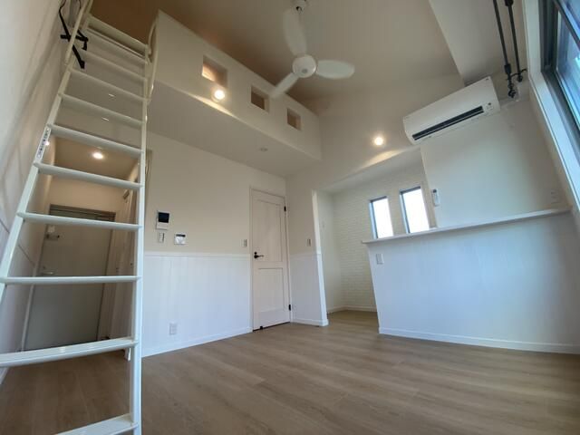 ��ʌ��z�J�s���������̃A�p�[�g�̋����E���r���O