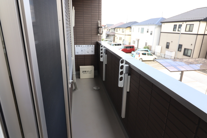 ��ʌ�����s����Q���ڂ̃A�p�[�g�̃o���R�j�[