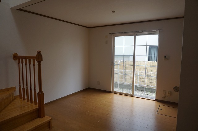 ��ʌ��������܎s�΋�厚�����̃A�p�[�g�̋��ԁE���r���O