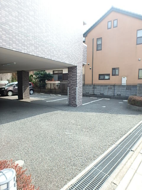 ��ʌ��������܎s�Y�a��哌�Q���ڂ̃}���V�����̒��ԏ�