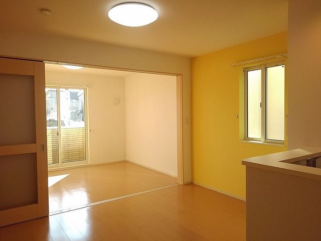 ��ʌ��z�J�s���C�N�^�E���V���ڂ̃A�p�[�g�̋��ԁE���r���O